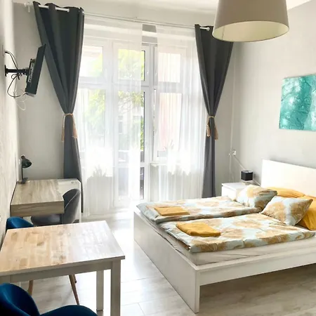Colourful Rooms Wroclaw Apartment *